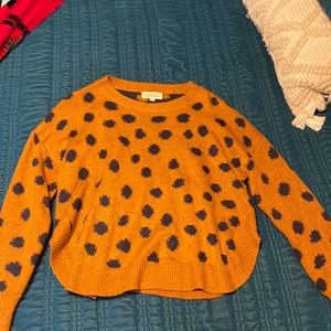 Super cute cheetah sweater looks adorable with leggings only worn 3 times